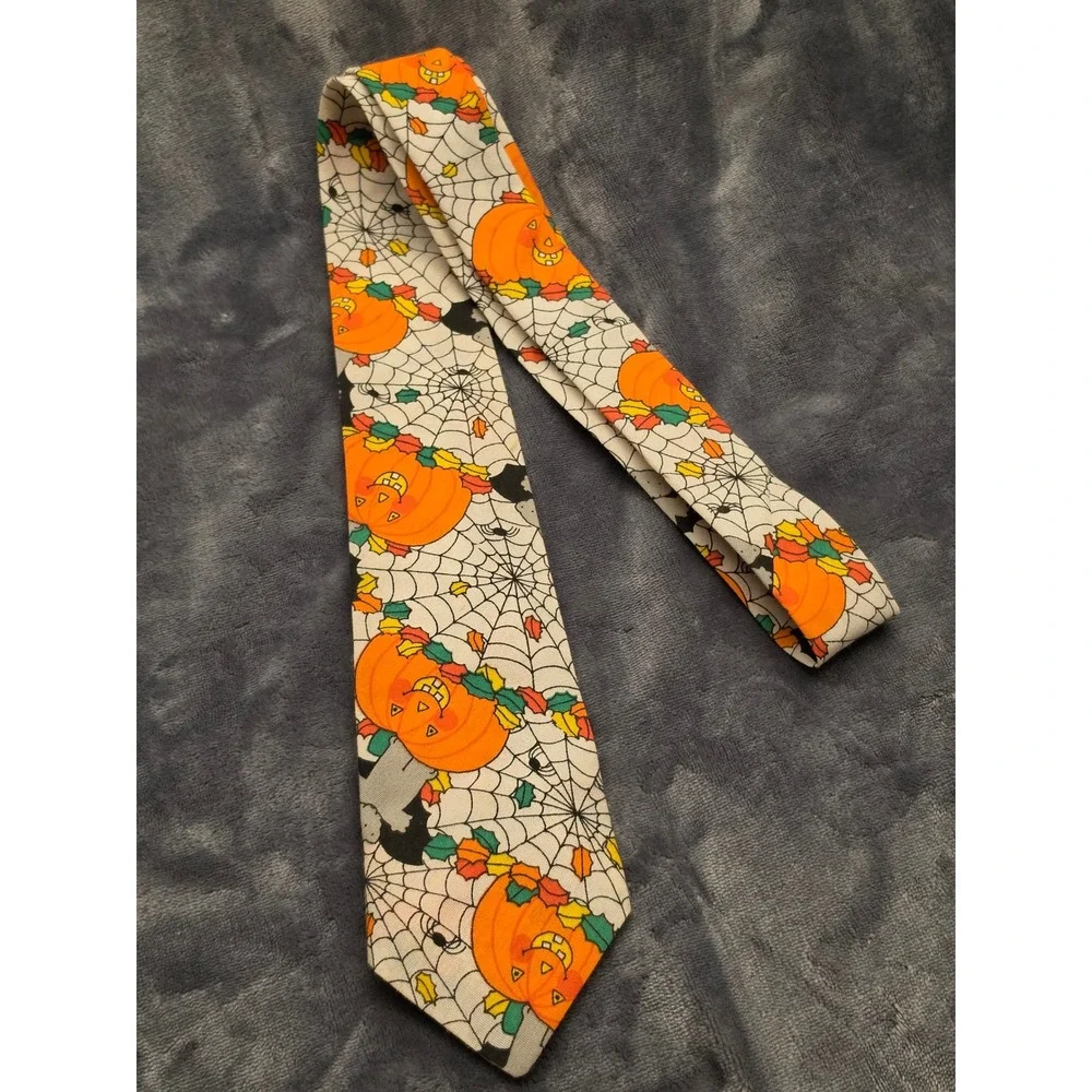 Vintage Halloween Necktie Jack-O-Lantern Pumpkin Spider Web Autumn Leaves Cream